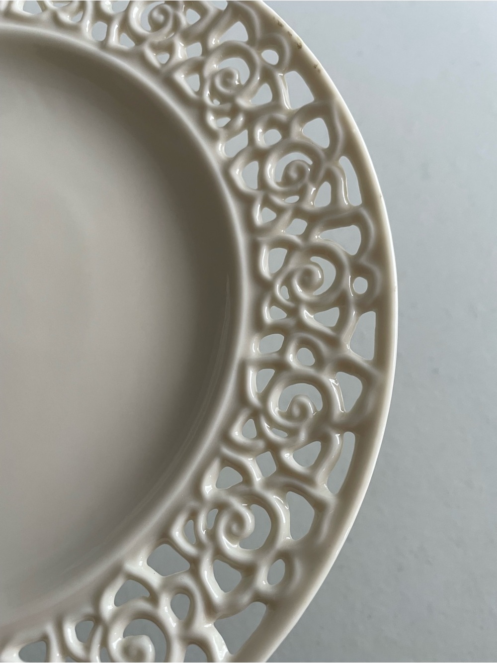Godinger Cream Lace Pedestal Cake Pastry Stand with embossed pedestal - Picture 7 of 11